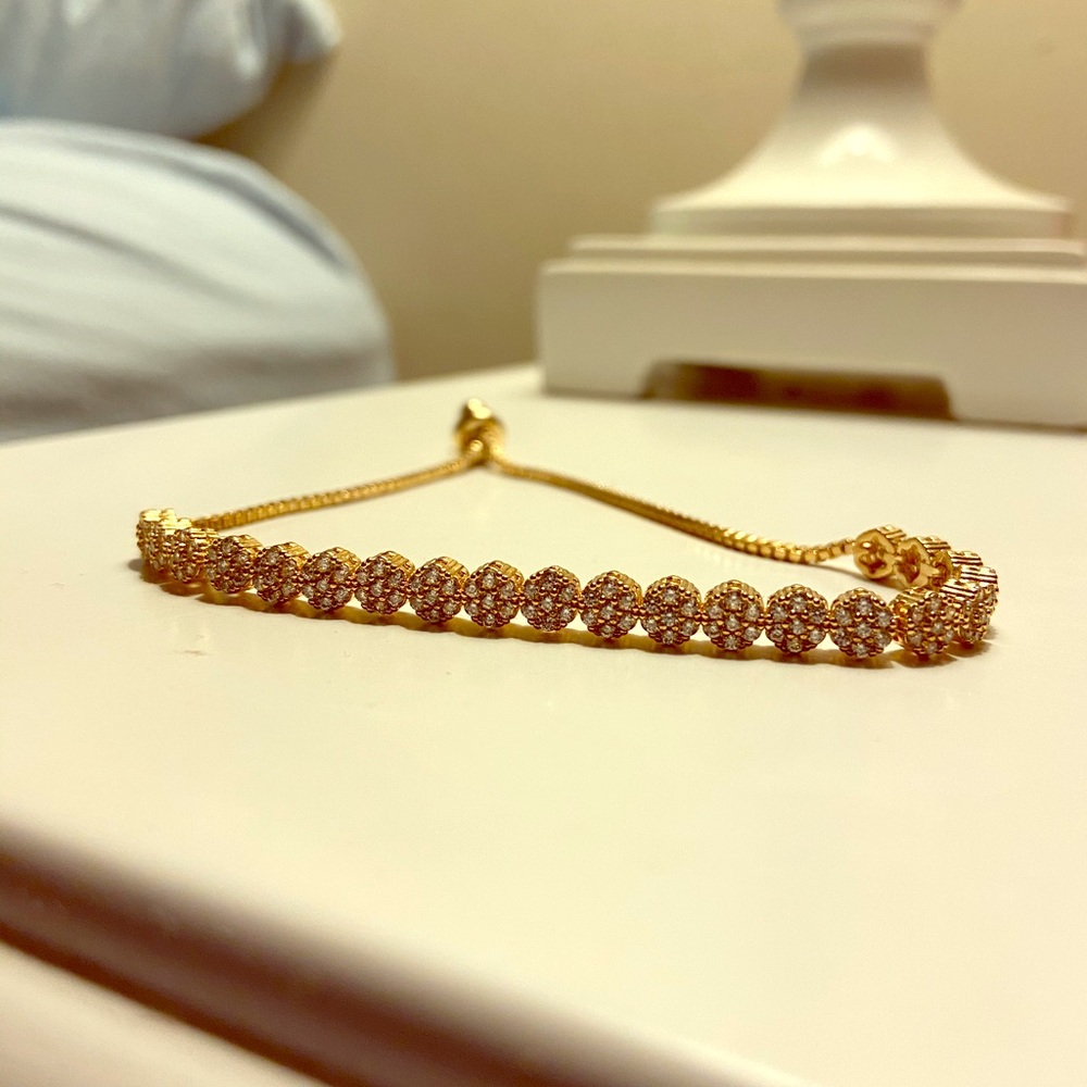 Gold Banana Republic bracelet (adjustable)